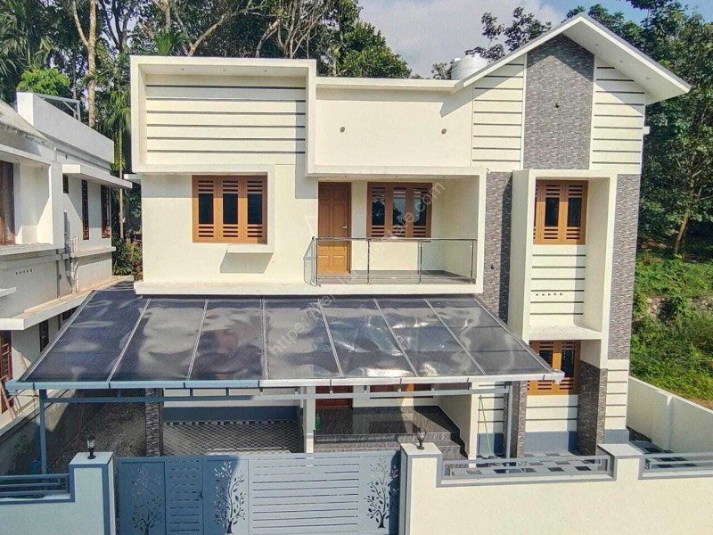 1000 Sq.ft 3 BHK House on 4 Cent land for sale at Mulanthuruthy