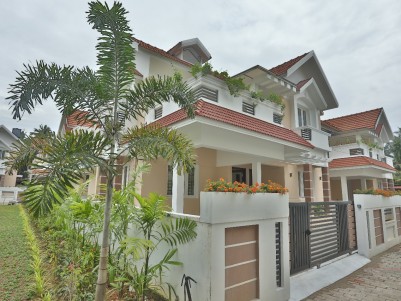 Gated Colony Villa For Sale at Nettoor, Ernakulam