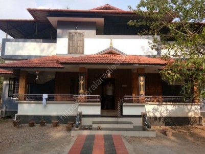 4000 Sq Ft on 25 Cent Bungalow For Sale at Pandikkad, Malappuram.
