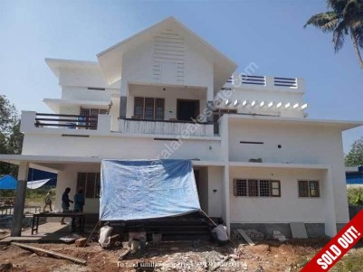2300 Sq.ft 4 BHK Independent House on 5.5 Cents of Land for Sale at Perumbavoor, Ernakulam.