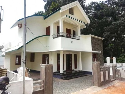 3BHK, 1700 SqFt House on 7.45 Cents for Sale at  Near Thiruvanchoor Thoothooty retreat center