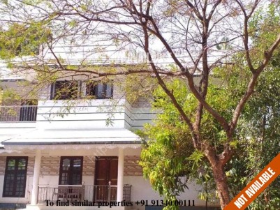 3800 Sq. Ft Residential Building on 18.5 Cents of Land for Sale at Irinjalakuda, Thrissur.