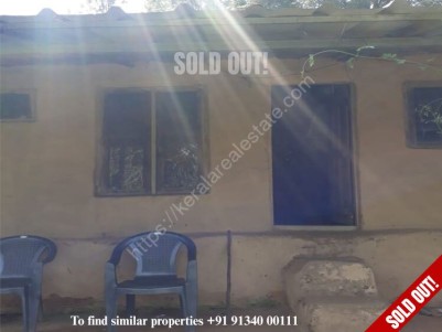 15 Cents with Mud House for sale at Kanthaloor, Munnar