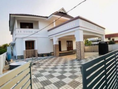 3900 SqFt House in 10 cents for sale at Vaduthala, Ernakulam