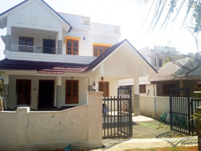 4 BHK, 2306 SqFt House in 7 Cents for sale at near Mannanam, Kottayam