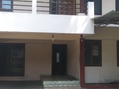 3BHK,2400SqFt Old House in 12Cent for sale at Karapuzha,Kottayam