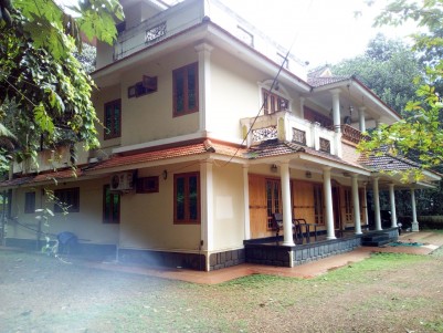 5 BHK 3750 SqFt House in 25 Cents for sale at Cherppunkal,Kottayam