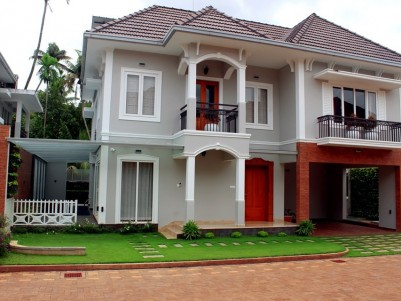 Luxury 4 BHK  Gated Villa for sale near Panangad backwaters
