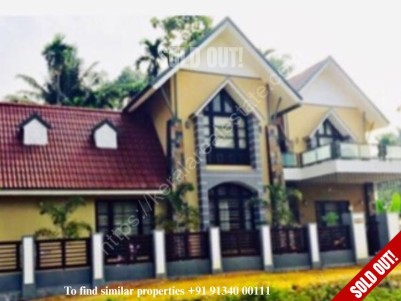 8 Cent land with 2800 sqft House for sale at Chalakudy, Thrissur 