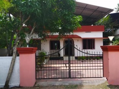 House For Sale In Irinjalakuda, Kandeswaram Road.