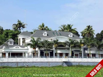 105 Cents with 9000 sqft 7 BHK House for sale at Perumbavoor Pulluvazhy Ernakulam