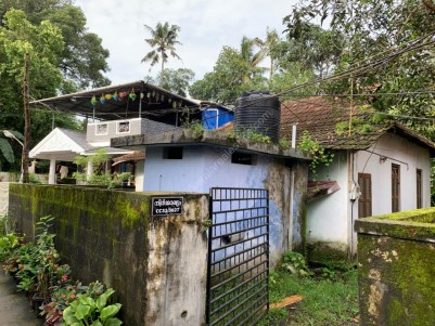 5.48 Cents Residential plot with old house for sale at Vytilla, Ernakulam