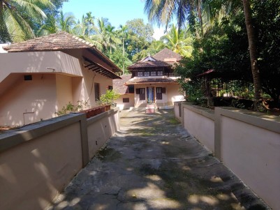 Traditional Kerala Home in 85 Cents plot for sale at Ottapalam, Palakkad