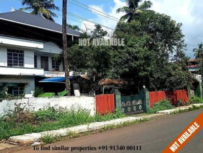 42 Cents Rectangular shaped land with Two Storey House for sale in Mannuthy, Trichur