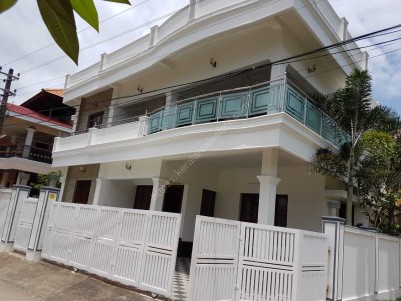 POSH INDEPENDENT HOUSE FOR SALE AT CHAKKARAPARAMBU, KOCHI