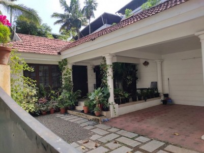 7 Cents of Prime Residential Plot with an Old house for Sale at Alinchuvadu junction, Ernakulam