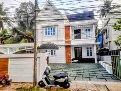 Brand New Luxury House for Sale at Maradu, Ernakulam