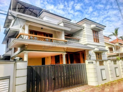 Luxury House for Sale at Vennala, Ernakulam 